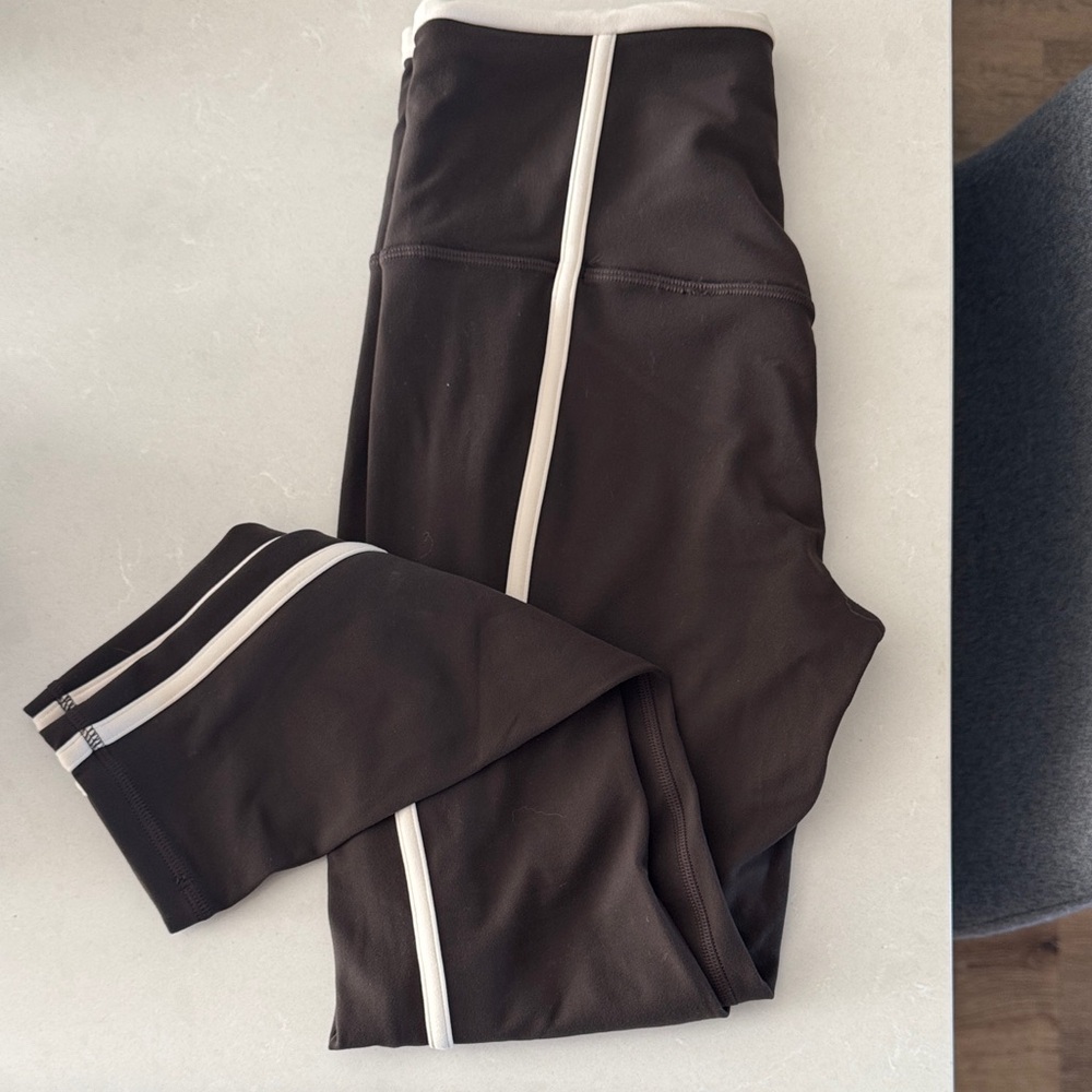 Athleta Ultra High Rise Elation 7/8 Legging- Brown with Cream Trim- Size Small